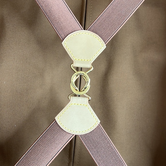 Louis Vuitton suitcase with wheels - Picture 12 of 16